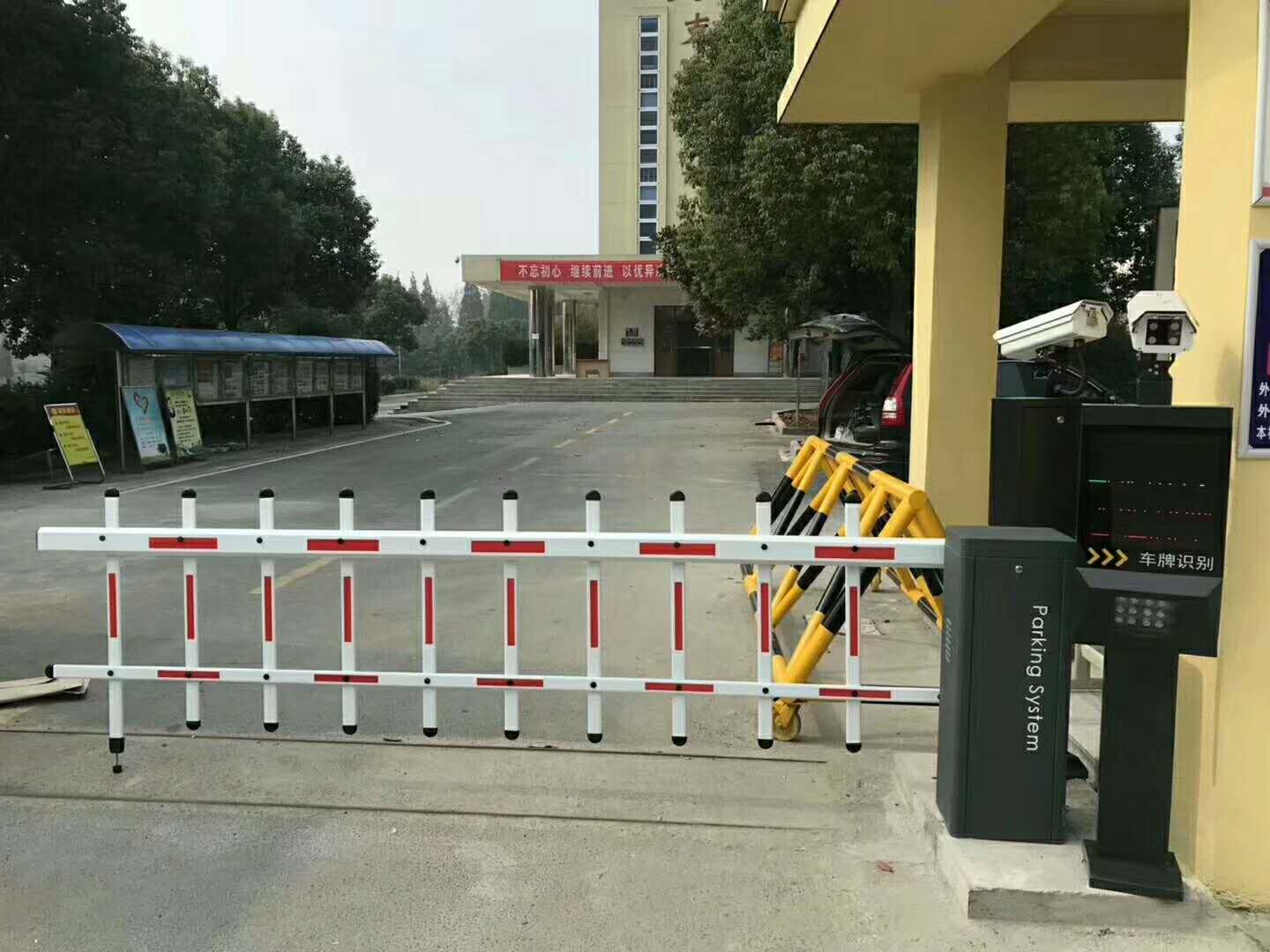 嘉定区道闸安装|嘉定自动道闸安装|嘉定电动道闸安装